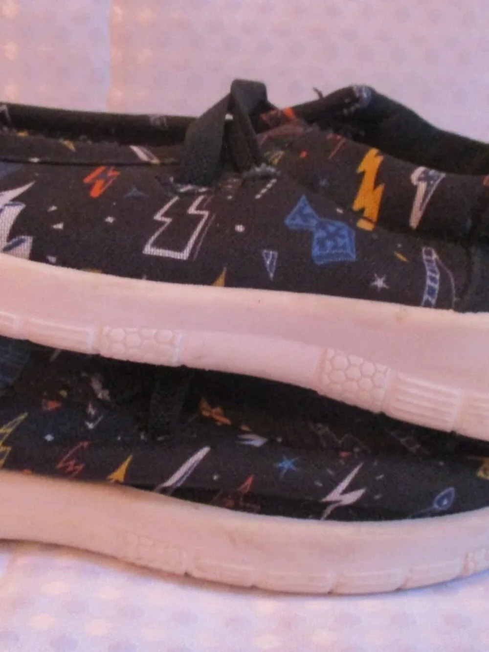 US Sports Multicolor Lightening Bolts/Black Fabric Pull On Slipper Boy's Shoes 9
